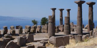 Maviliklerin İçinde Bir Sahil Kasabası: Assos