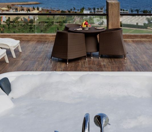 Kıbrıs'ın Jakuzili En İyi 5 Oteli - Teras