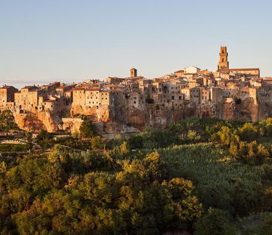 Tarihe Işık Tutan Pitigliano Kasabası
